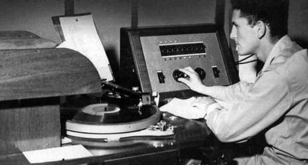 走進(jìn)&ldquo;蚊子網(wǎng)絡(luò)&rdquo;:揭秘美國(guó)軍用無(wú)線廣播電臺(tái)誕生的塵封往事